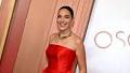 Why Gal Gadot’s Tiffany Necklace Is the True #IYKYK Jewel on the Oscars Red Carpet