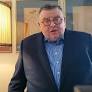 Wojciech Mann wciela się w ministra. Opublikował całą serię skeczy dotyczących polskiej polityki