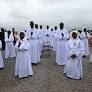 Sunrise in the strait of Hormuz and the pope in Africa: photos of the weekend