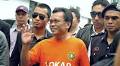 Here's Why Najib Razak Wasn't Wearing The Orange 'Lokap SPRM' Shirt