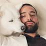 Sorprende Maluma al aparecer sin barba