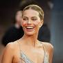Margot Robbie's Make-Up Artist Reveals How She Created Her Premiere Look With 'A Touch Of Sparkle'