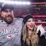 Taylor Swift y Travis Kelce asistieron a la fiesta de boda de un amigo en Grecia.