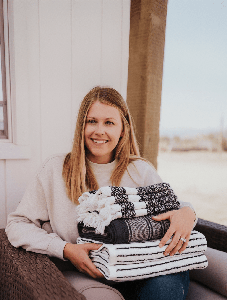 Sassy Barn Box – The Loomia