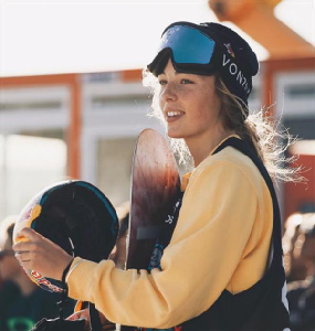 Zoi Sadowski-Synnott - Boardriding