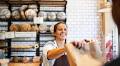 Cobrar por llevarte las sobras: la polémica práctica descubierta por una influencer gastronómica