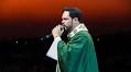 Hallel: Palco é inundado por drogas em pregação do Padre Adriano Zandoná; entenda!