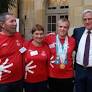 Kris Peeters huldigt Liam De Ceuster en medaillewinnaars van World Games Special Olympics Abu Dhabi