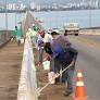 Governo do Estado executa a limpeza da ponte Fernando Henrique Cardoso