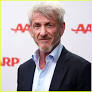 Sean Penn Caught Smoking at His Table During the 2026 Golden Globes Ceremony