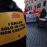 Italia stanca e in sciopero: il 12 dicembre tra proteste e disagi