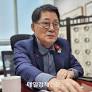 Rep. Park Jie-won of the Democratic Party of Korea, the nation's leading senior politician and incum..