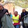 Manuela Carmena participa en Vallecas en la campaña vecinal “Mantén limpio tu barrio”