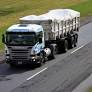 Celebran los camioneros: cuánto cobra un transportista en octubre 2025 tras nuevo aumento salarial