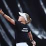 Tennis player Harriet Dart apologizes after requesting opponent put on deodorant because she 'smells really bad'