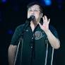 Singer Zheng Zhihua apologizes over 'rolling and crawling' description after online suspicion on his overstating on wheelchair boarding difficulty