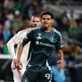Osaze De Rosario signs first-team contract with Sounders