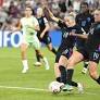 GOOOOOAAAAALLLL! Chloe Kelly scores on the rebound!
