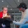 Carlos Sainz surprises the young fan who brought him good luck in an emotional moment: “We’re not crying”
