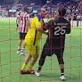 Cuauhtemoc Blanco gets violent and hits goalkeeper in America vs Chivas legends match