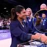 Cecilia Tait entregó medallas de plata a voleibolistas en París 2024 [VIDEO]