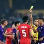 Văn Hậu gây "bão” V-League: Ghi siêu phẩm hơn 50m, va chạm Văn Quyết ở derby Thủ đô
