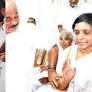 "He passed away after giving Junior Oommen Chandy to people": Mariamma Oommen shares memories while campaigning for UDF