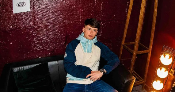 Strathaven singing sensation launches new single and set to play ...