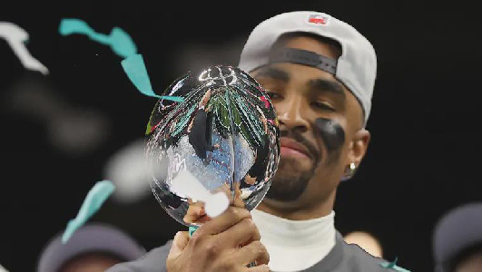 How does Lurie and Howie not see this? : r/eagles