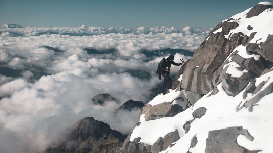 Kilian Jornet: How this runner did an ultramarathon and a Tour de ...