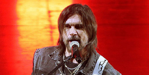 Juanes presume de pectorales a los 53 años tras sus conciertos por ...